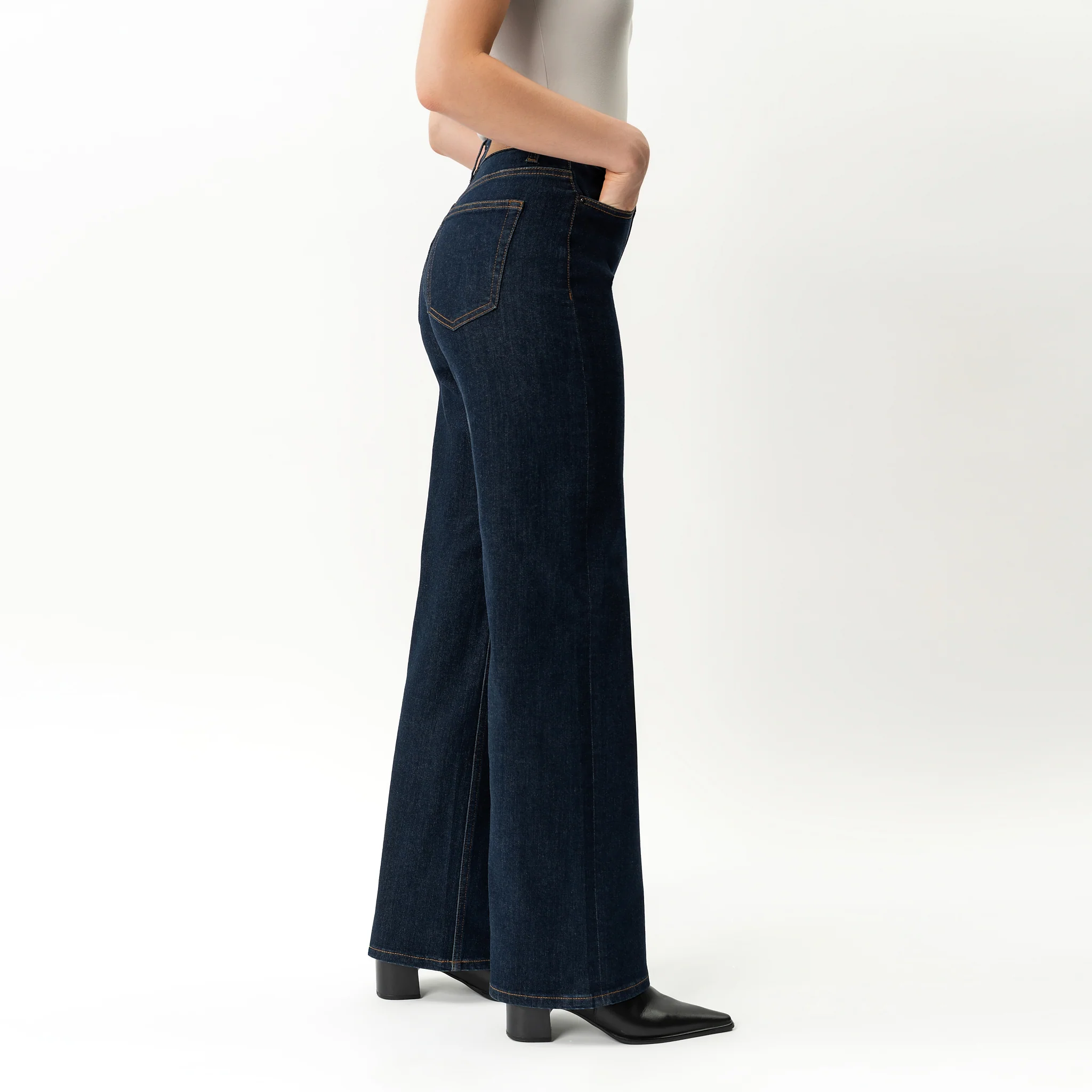 Relaxed ComfortDenim™ Jeans - Image 4