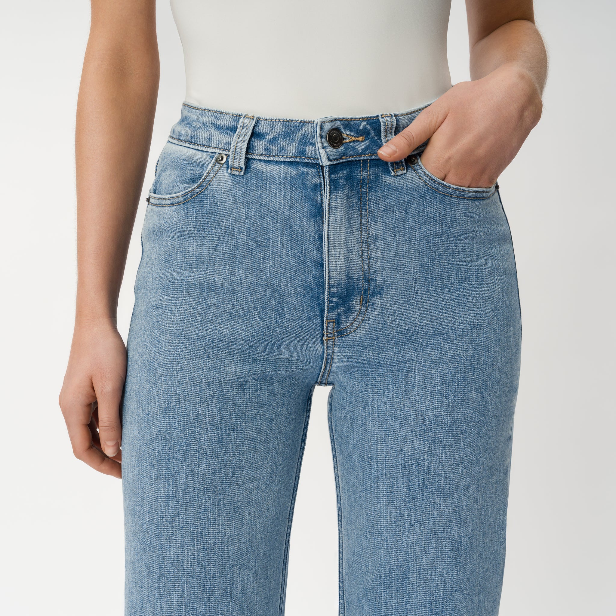 Relaxed ComfortDenim™ Jeans - Image 11