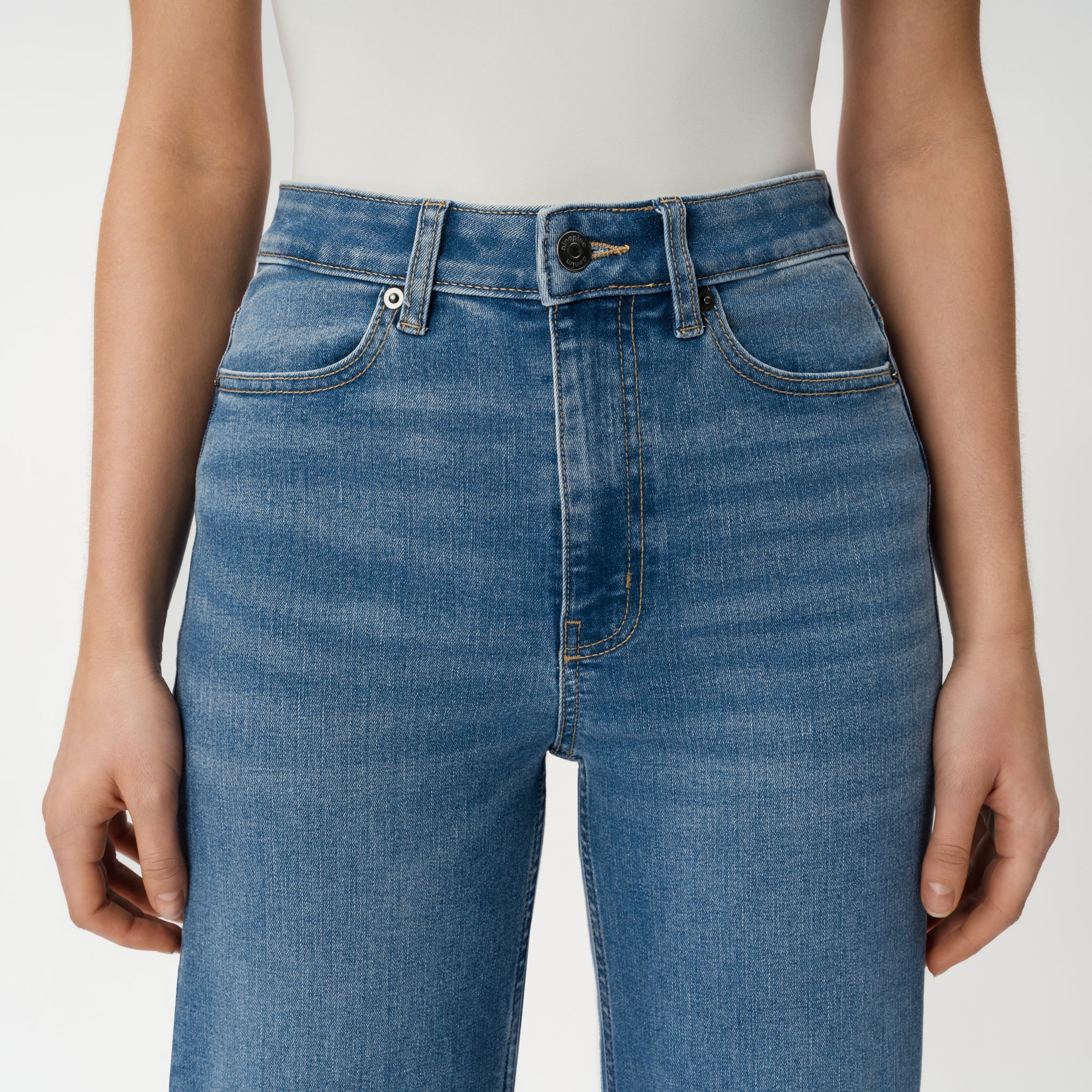 Relaxed ComfortDenim™ Jeans - Image 10