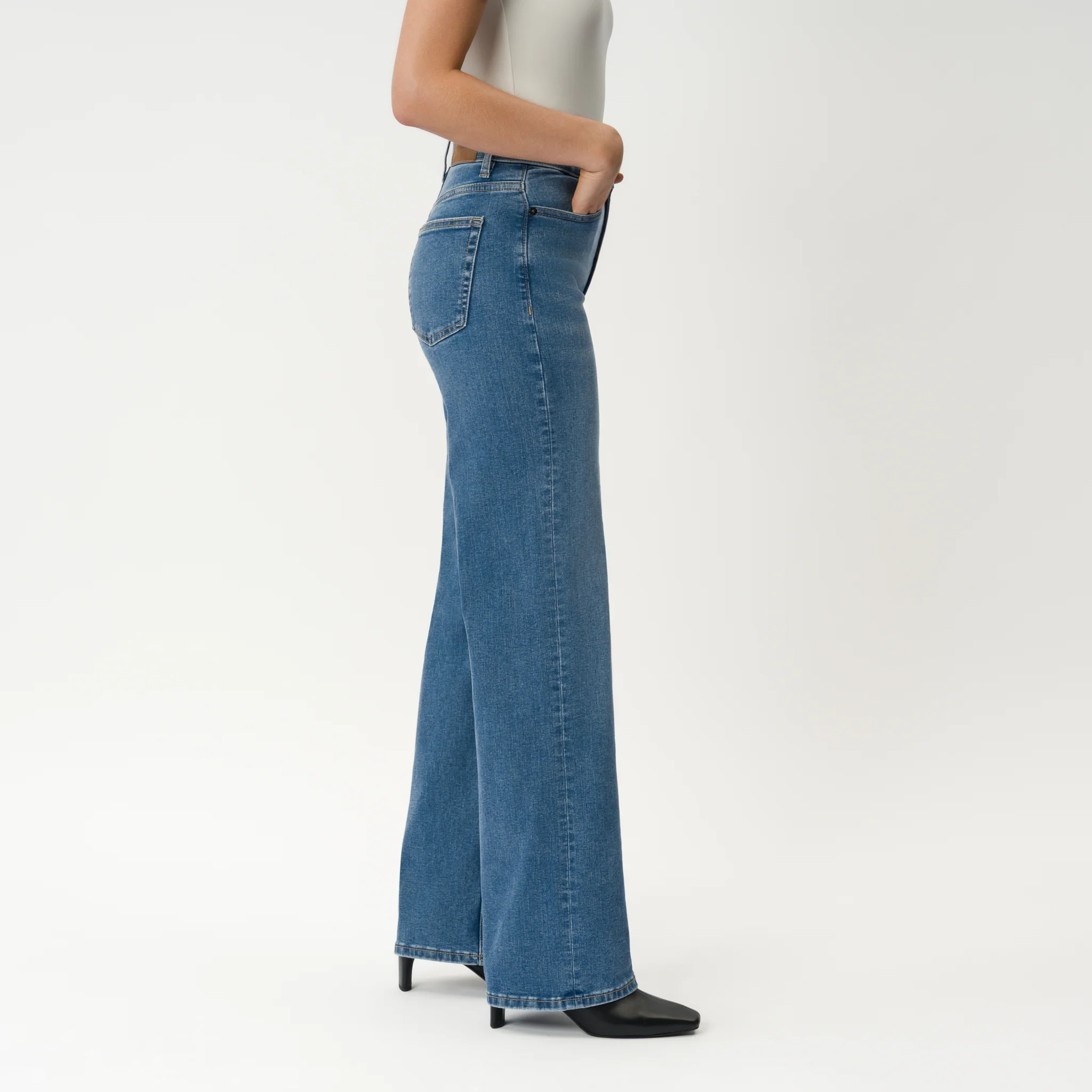 Relaxed ComfortDenim™ Jeans - Image 8