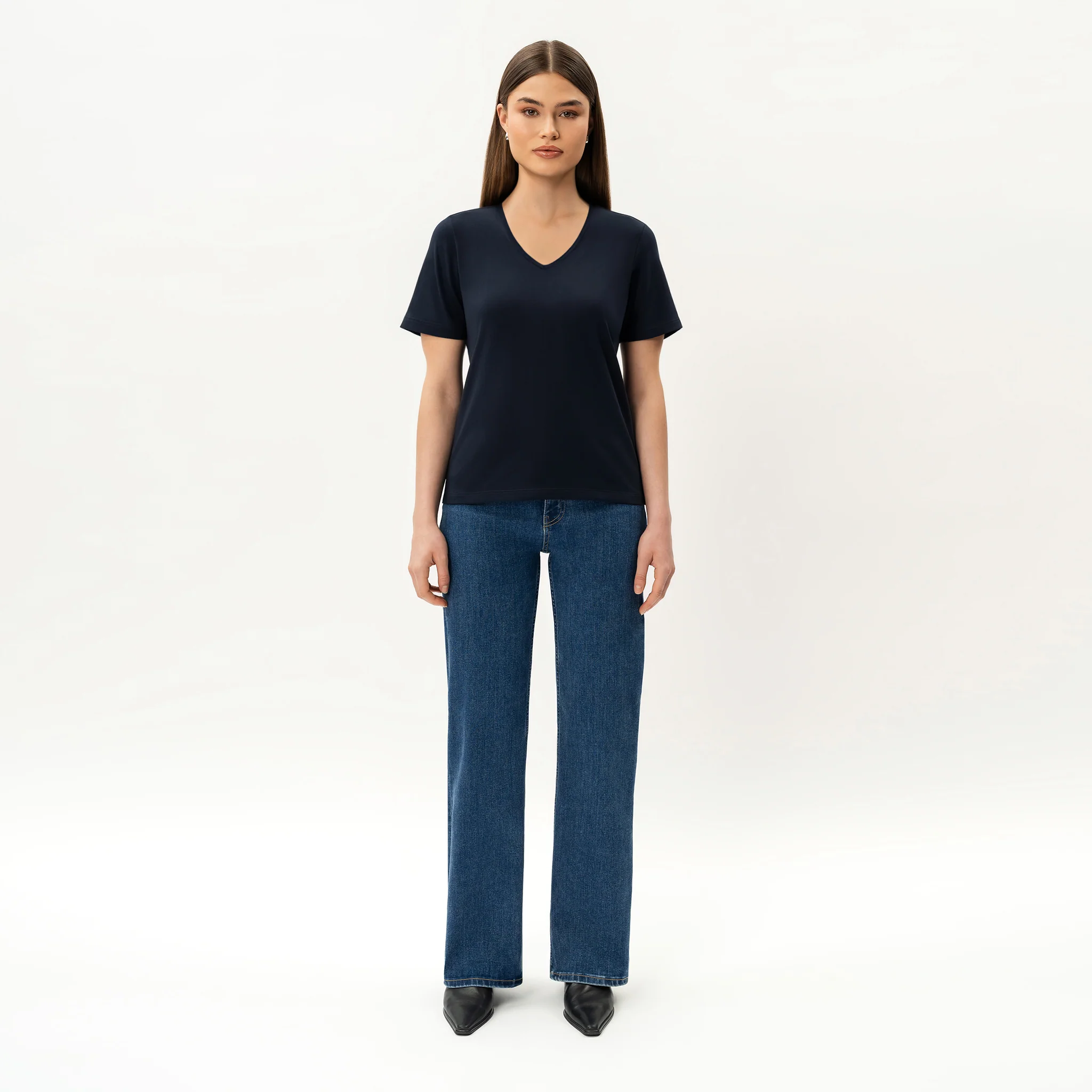 Fitted V-neck Pima T-shirt - Image 4